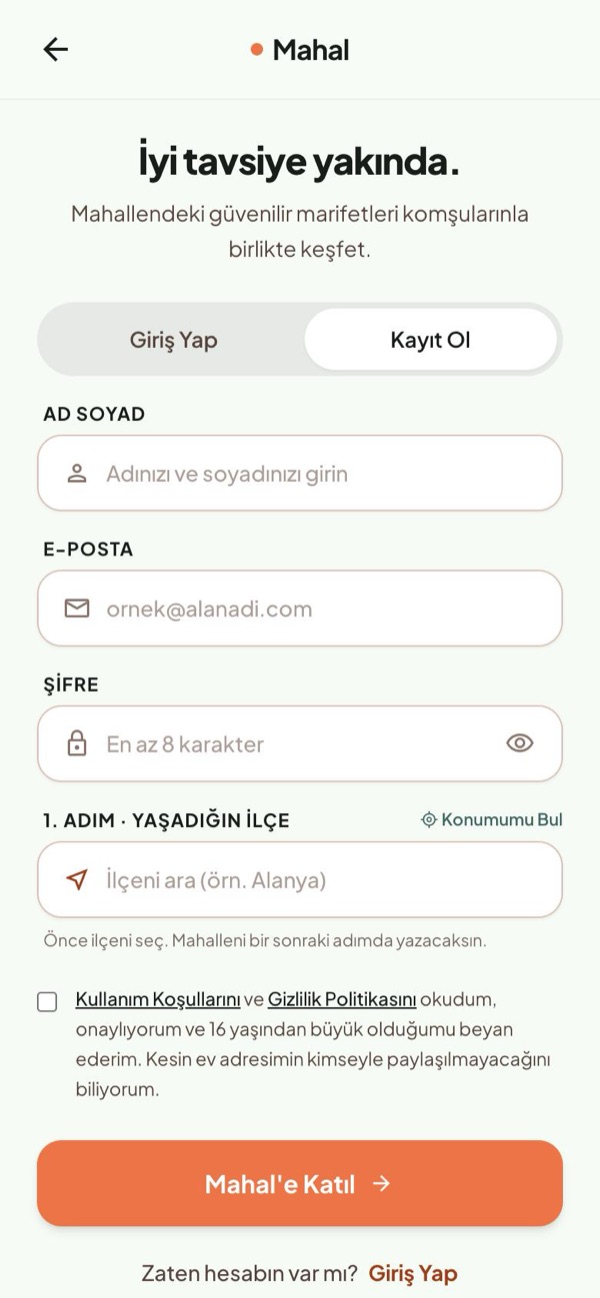 Kayıt ekranı: ad, e-posta, şifre ve ilçe seçimi